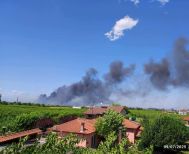 Φωτιά σε αγροτική περιοχή του Μακροχωρίου - Ισχυρή πυροσβεστική δύναμη με την συνδρομή ελικοπτέρου (ΒΙΝΤΕΟ)