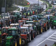 Πιο δυναμικά μπαίνουν στις κινητοποιήσεις οι αγρότες σε όλη τη χώρα -  Μπλόκα σε εθνικές οδούς, τελωνεία και κομβικά σημεία