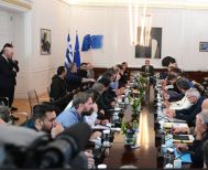 Πολύωρη η συνάντηση της Δευτέρας μεταξύ αγροκτηνοτρόφων –Μητσοτάκη -Αποχώρησαν τα τρακτέρ από τα μπλόκα Νησελίου και Κουλούρας, παραμένουν στην άκρη του δρόμου στα Μάλγαρα