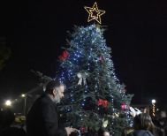 Δήμος Νάουσας: Φωταγωγήθηκαν τα Χριστουγεννιάτικα Δέντρα  των Τοπικών Κοινοτήτων 