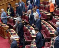 Με 177 ψήφους πέρασε η τροπολογία για την τρίμηνη αναστολή υποβολής αιτήσεων ασύλου