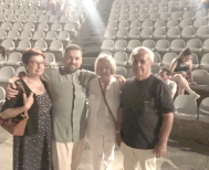 Απόλαυσαν τον γιό τους στη συναυλία του Άλσους, οι γονείς του Θέμη Καραμουρατίδη
