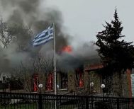 ΦΩΤΙΑ ΚΑΤΕΚΑΨΕ ΤΟ ΠΑΛΙΟ ΣΧΟΛΕΙΟ ΤΗΣ ΕΛΑΦΙΝΑΣ