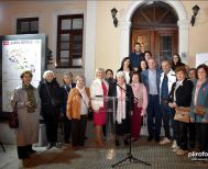 Με την ροζ φωταγώγηση του Δημαρχείου Βέροιας έκλεισε ο Οκτώβρης της πρόληψης!