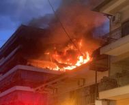 Υπό έλεγχο η φωτιά που ξέσπασε σε πολυκατοικία στην Αλεξάνδρεια Ημαθίας - Ζημιές σε τέσσερα διαμερίσματα