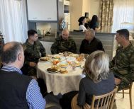 Παράθεση γεύματος της 1ης Μεραρχίας Πεζικού στο Γηροκομείο Βέροιας.