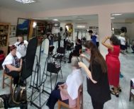 Το 1ο ΕΠΑ.Λ. Βέροιας στο πλευρό των ηλικιωμένων – Δωρεάν κούρεμα και χτένισμα στο ΚΑΠΗ Πατρίδας