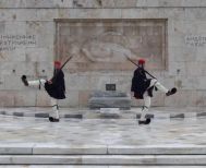 Κατά πλειοψηφία, με 159 «ναι», έγινε δεκτή η τροπολογία για το  μνημείο του Άγνωστου Στρατιώτη  -Στα ύψη η πολιτική αντιπαράθεση