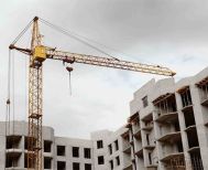 Μετά την θετική εισήγηση του ΣτΕ, υπογράφηκε ο Νέος Οικοδομικός Κανονισμός και ανοίγει o δρόμος για χιλιάδες οικοδομικές άδειες