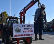 Με τη «θηλιά» στο λαιμό, αγρότες και κτηνοτρόφοι, κατέβηκαν σε πορεία με τρακτέρ, στο κέντρο της Βέροιας