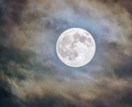 Έλαμψε χθες η «Ψυχρή Υπερπανσέληνος»