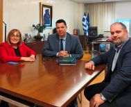 Στο επίκεντρο σημαντικά αναπτυξιακά ζητήματα του Δήμου Νάουσας     Συνάντηση του Δημάρχου Ηρωικής Πόλεως Νάουσας Νίκου Κουτσογιάννη με τον Υφυπουργό Παρά τω Πρωθυπουργώ Θανάση Κοντογεώργη