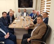 Οι δυνατότητες αντιμετώπισης του φαινομένου παραμόρφωσης των πυρηνοκάρπων  και κυρίως των ροδακίνων, εξετάστηκαν χθες  σε ευρεία σύσκεψη στην ΠΕ Ημαθίας
