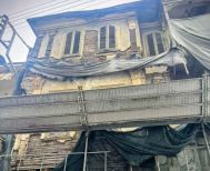 Κατεδαφίστηκε χθες λόγω επικινδυνότητας, το «αιωνόβιο» διατηρητέο της οικογένειας Θεμελή, στην Κεντρικής