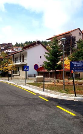 Κίτρινη ανακλαστική διαγράμμιση στο δρόμο προς Σέλι και ΕΧΚ από την ΠΕ Ημαθίας,  μετά από αίτημα της Κοινότητας Σελίου