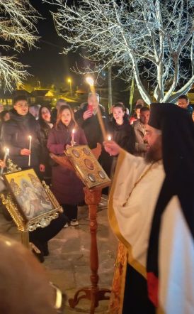 Με εκατοντάδες πιστούς η Ανάσταση στο Σελι
