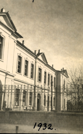 ΜεΜιαΜατια   Πρόκειται για το Παλαιό Γυμνάσιο Βέροιας το 1932,το κτήριο που σήμερα στεγάζει το Δημαρχείο Βέροιας