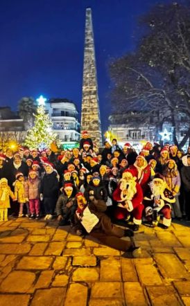 Ένα εντυπωσιακό 1st Naoussa Santa Parade γέμισε τη Νάουσα χαμόγελα και γιορτινή διάθεση