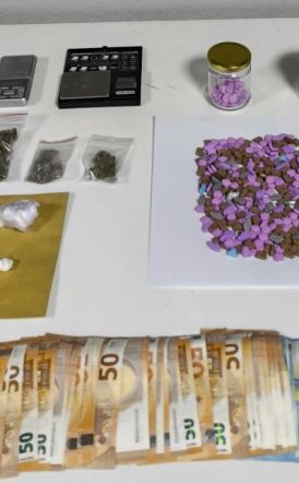 Συνελήφθησαν 2 άτομα, σε διαφορετικές περιπτώσεις, για διακίνηση και κατοχή ναρκωτικών ουσιών  Κατασχέθηκαν ποσότητες κοκαΐνης, MDMA, κάνναβης, καθώς και ναρκωτικά δισκία ecstasy