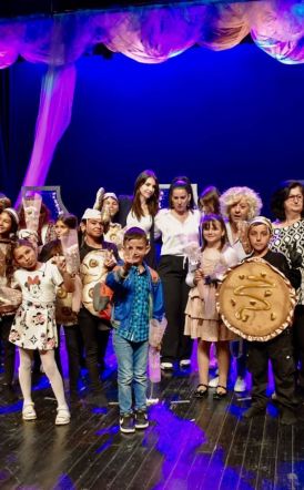 «Μπισκοτάκια στη Σκηνή και στη Καρδιά: Μια Παράσταση για την Αποδοχή και την Αγάπη»