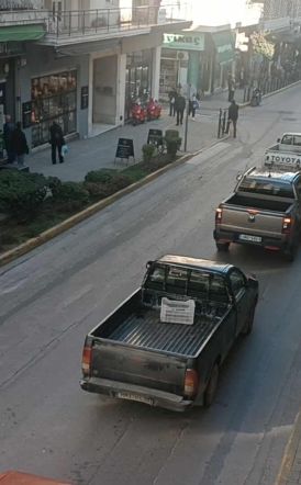 Πορεία δεκάδων αγροτικών με κόρνες στο κέντρο της Βέροιας - Κατέθεσαν αιτήματα σε βουλευτές, ΠΕ Ημαθίας και Δήμο (ΒΙΝΤΕΟ)