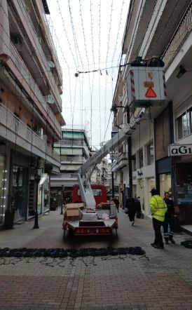 Απλώνεται ο μπλε ουρανός στον εμπορικό πεζόδρομο της Βέροιας