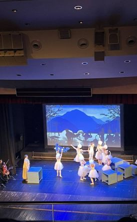 Οι ωφελούμενοι του Κέντρου Υποστήριξης για τον Αυτισμό Ν.Ημαθίας ΜΑμΑ στη μουσικοχορευτική παράσταση “Ιζαντόρα Ντακ” της Εθνικής Λυρικής Σκηνής