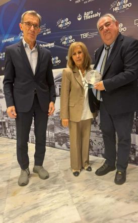 Η Περιφερειάρχης Κ. Μακεδονίας βράβευσε τον Γεδεών Βούλη για την διαδρομή του στην διοίκηση της Δ.Ε.Θ.