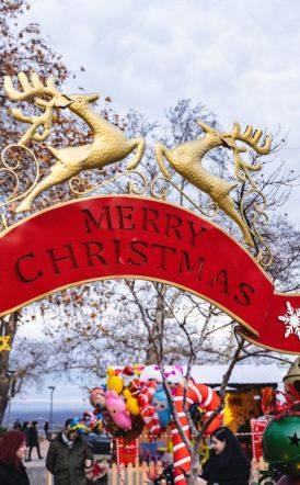 Η ώρα του Αη Βασίλη, του οικοδεσπότη της Πλατείας Εληάς!