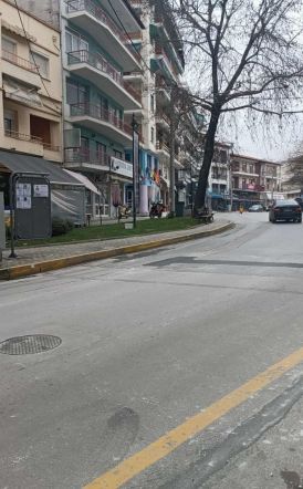 Αποκαταστάθηκαν τελικά τα «βουναλάκια» της Μητροπόλεως