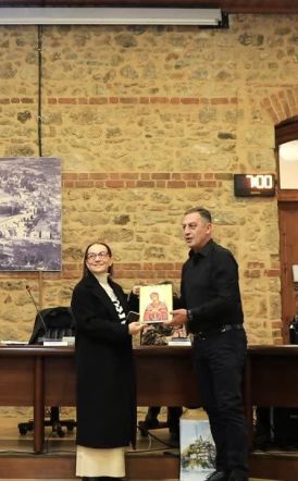 Στα τοπικά ΜΜΕ το φλουρί της πίτας και στον πρόεδρο της ΚΕΠΑ, στα πιτάκια