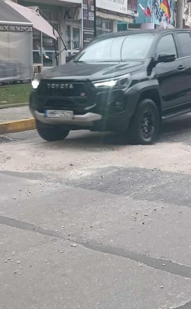 Γιατί έγινε η Μητροπόλεως πίστα enduro;;;