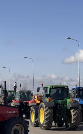 Αποχώρησαν και από τα Μάλγαρα οι αγρότες με τα τρακτέρ τους