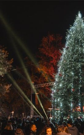 Την 1η Δεκεμβρίου το άναμμα  του Δέντρου στην πλατεία Εληάς Χριστουγεννιάτικες μελωδίες από την Φιλαρμονική, συναυλία του  Χάρη Βαρθακούρη και ζεστό glühwein