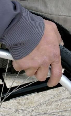 Οι συνταξιούχοι ΑμεΑ θα λάβουν τα 250 ευρώ χωρίς ηλικιακό όριο