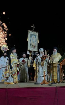 Η τελετή Αναστάσεως και Πασχαλινή θεία Λειτουργία στη Βέροια