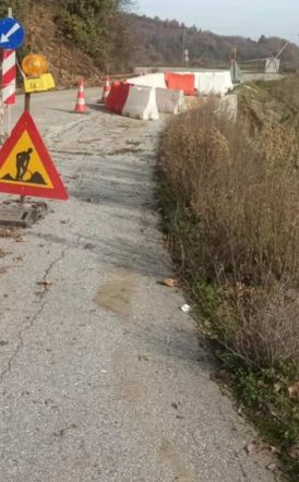 Αποκατάσταση κατολίσθησης στον δρόμο Νάουσας – Αρκουδοχωρίου από συνεργείο του Δήμου 
