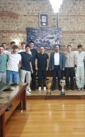 Οι πρωταθλητές Handball του ΦΕΡΩΝΑ στον Δήμαρχο Βέροιας