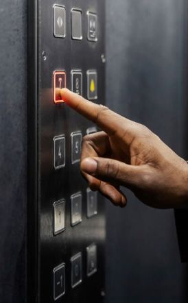 Aναστέλλονται τα πρόστιμα για τα ασανσέρ - Προθεσμία έως 30 Νοεμβρίου για πιστοποίηση