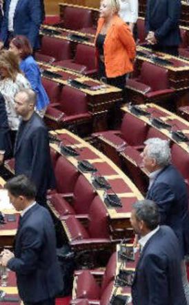 Με 177 ψήφους πέρασε η τροπολογία για την τρίμηνη αναστολή υποβολής αιτήσεων ασύλου