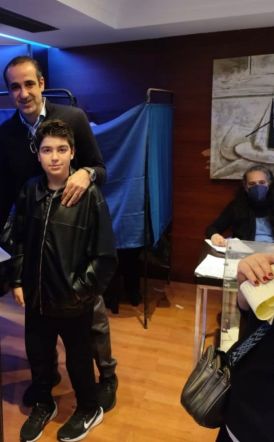 Ο Γρηγόρης Δημητριάδης ψήφισε στις εσωκομματικές εκλογές της ΝΔ μαζί με τον γιο του - Η ζεστή ανάρτηση
