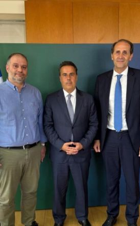 Συνάντηση του Δημάρχου Νάουσας  με τον Υπουργό Περιβάλλοντος  παρουσία του Απόστολου Βεσυρόπουλου,  με θέμα το σχέδιο Ολιστικής Ανάπτυξης  για τα Νερά του Βερμίου