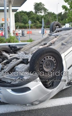  Ανατροπή αυτοκινήτου στα ΣΕΑ Πλατάνου - Στο νοσοκομείο ο οδηγός (φωτογραφίες)
