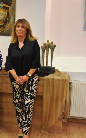Με μεγάλη επιτυχία πραγματοποιήθηκαν τα εγκαίνια της έκθεσης Ντεκουπάζ  και Mixed Media των Εικαστικών Εργαστηρίων του Δήμου Νάουσας