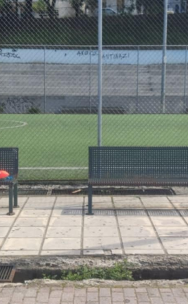 Κάποιοι πήραν τη σχάρα και άφησαν την τρύπα στο φρεάτιο
