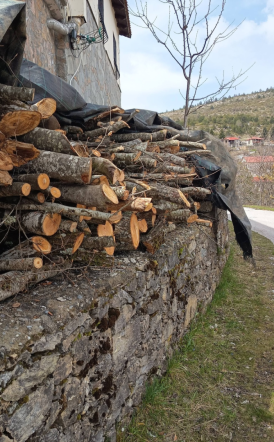Στην διάθεση των κατοίκων Σελίου, ξύλα και κλαδιά για προσανάμματα