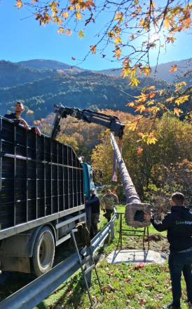 Φωτοβολταϊκές κολώνες στις εισόδους  των Ριζωμάτων