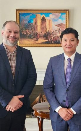 Συνάντηση του Πρέσβη του Καζακστάν στην Ελλάδα,  Timur Sultangozhin, με τον Δήμαρχο  Νάουσας,  Νίκο Κουτσογιάννη