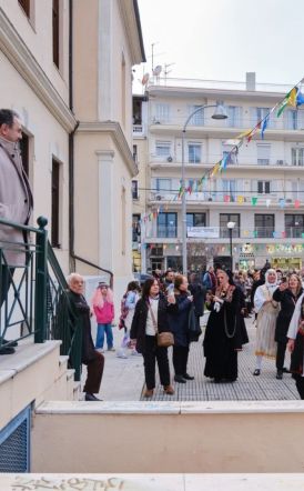 Γιορτή Αποκριάς: Ξεσήκωσαν τη Βέροια, οι Καπεταναίοι του Συλλόγου Βλάχων