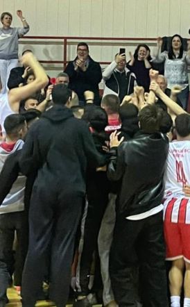Επική ανατροπή και Buzzer Beater πρόκριση στον τελικό για την U18 του Φιλίππου Βέροιας